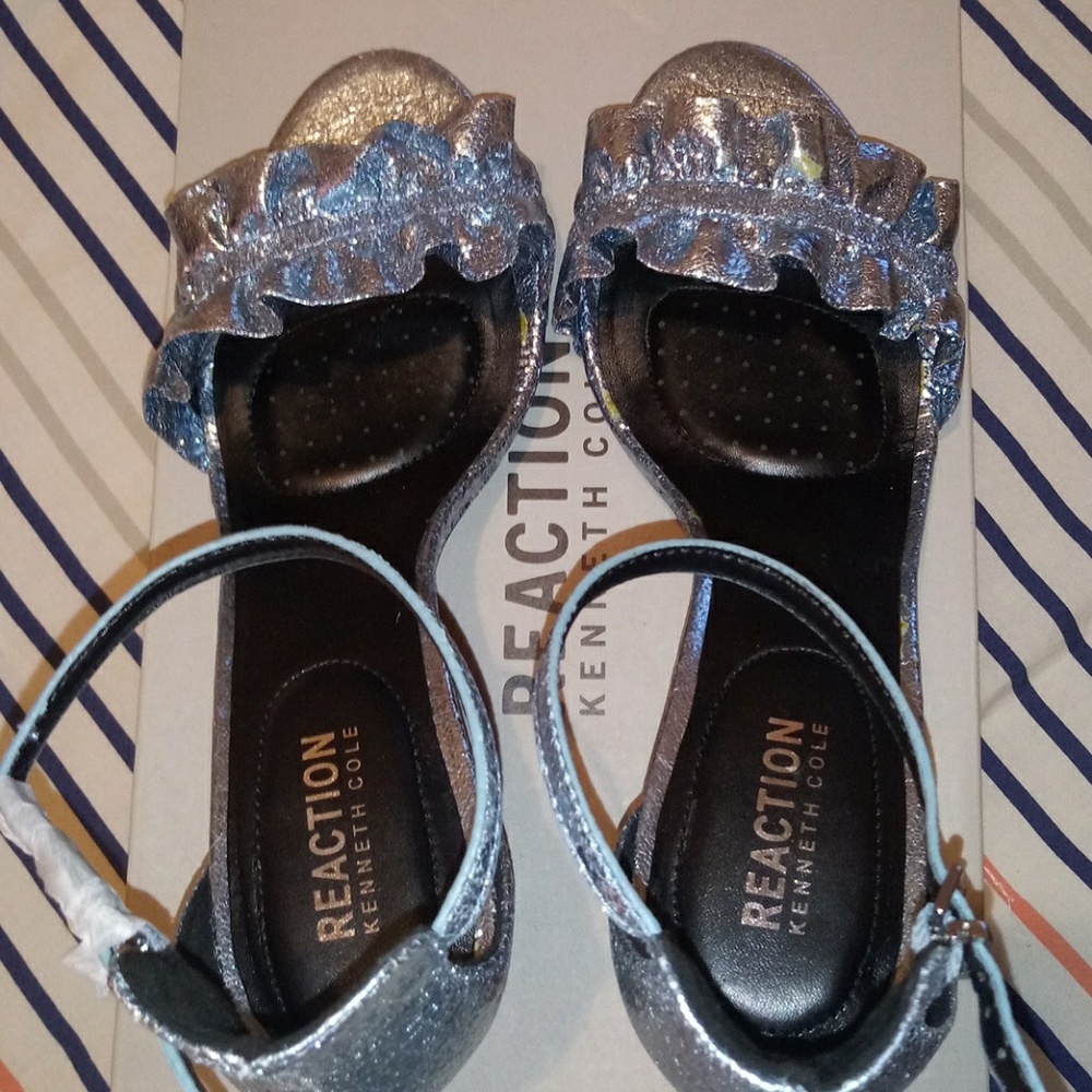 Kenneth Cole Rise Ruffle Heels 9.5 - Picture 4 of 12